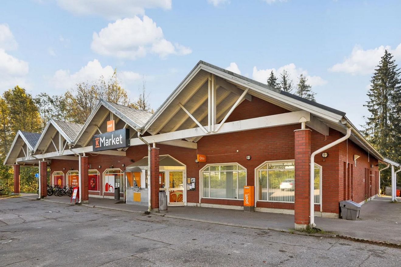 Vuokrattavana 190 m2 liiketila Villähteen keskustassa, näkyvällä paikalla K-Marketin yhteydessä. Tämä tila tarjoaa erinomaiset puitteet esimerkiksi toimistokäyttöön, asiakaspalvelupisteeksi tai muuhun kevyen liiketoiminnan tarpeisiin.Lisätietoja numerosta 020 7290 710. Lisää kohteita osoitteessa w...