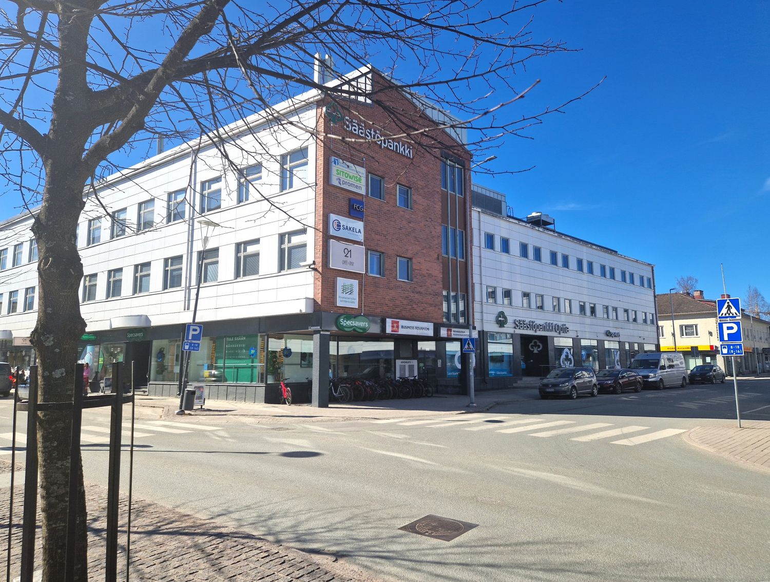 Vuokrataan avara toimistotila Rovaniemen keskustasta. Toimisto sijaitsee 3. kerroksessa osoitteessa Ainonkatu 1. Toimist...