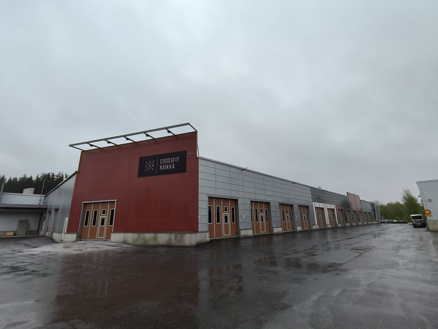 Vuokrattavissa siistejä ja uutta vastaavia tiloja 105 m²-480 m², tiloissa sähköiset paljeovet, vesi- ja viemärivaraukset, led-valaistus, maalämpö, lattiakaivot sekä voimavirta. Kysy lisää Huoneistokeskus Oy / toimitilat teppo.lehto@huoneistokeskus.fi