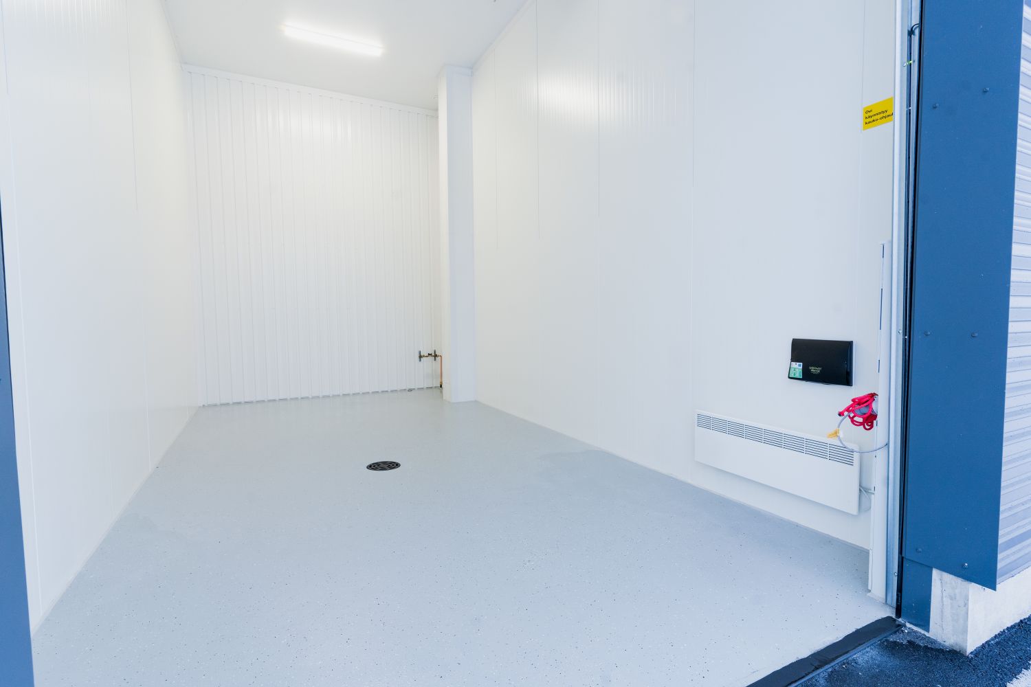 UUTTA TILAA VUOKRATTAVANA tammikuussa 2026! Karistonkadun Talliosakkeella monikäyttöinen varasto, autotalli, harraste-, ...