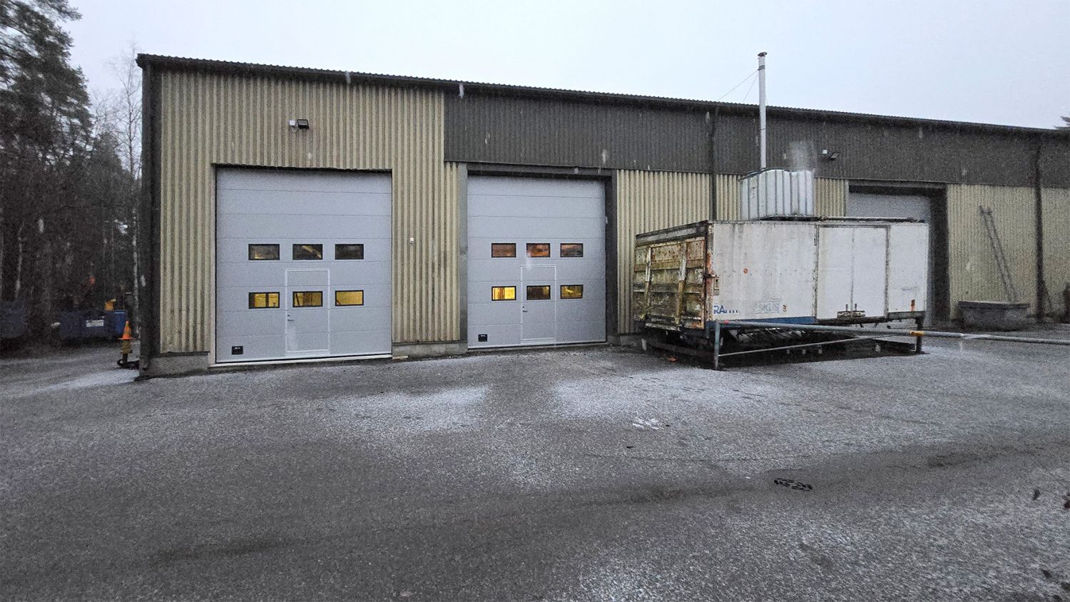 Vuokrataan läpiajettavaa hallitilaa Helsingin Heikinlaaksossa!