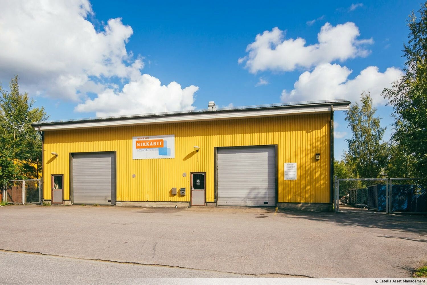 Vuokrataan koko rakennuksen kattava varastotila Helsingin Tattarisuolta. Rakennuksessa on ilmalämpöpumppu ja parvi. Kohde sijaitsee hyvien kulkuyhteyksien lähellä, Lahdenväylän ja Kehä III:n kupeessa.