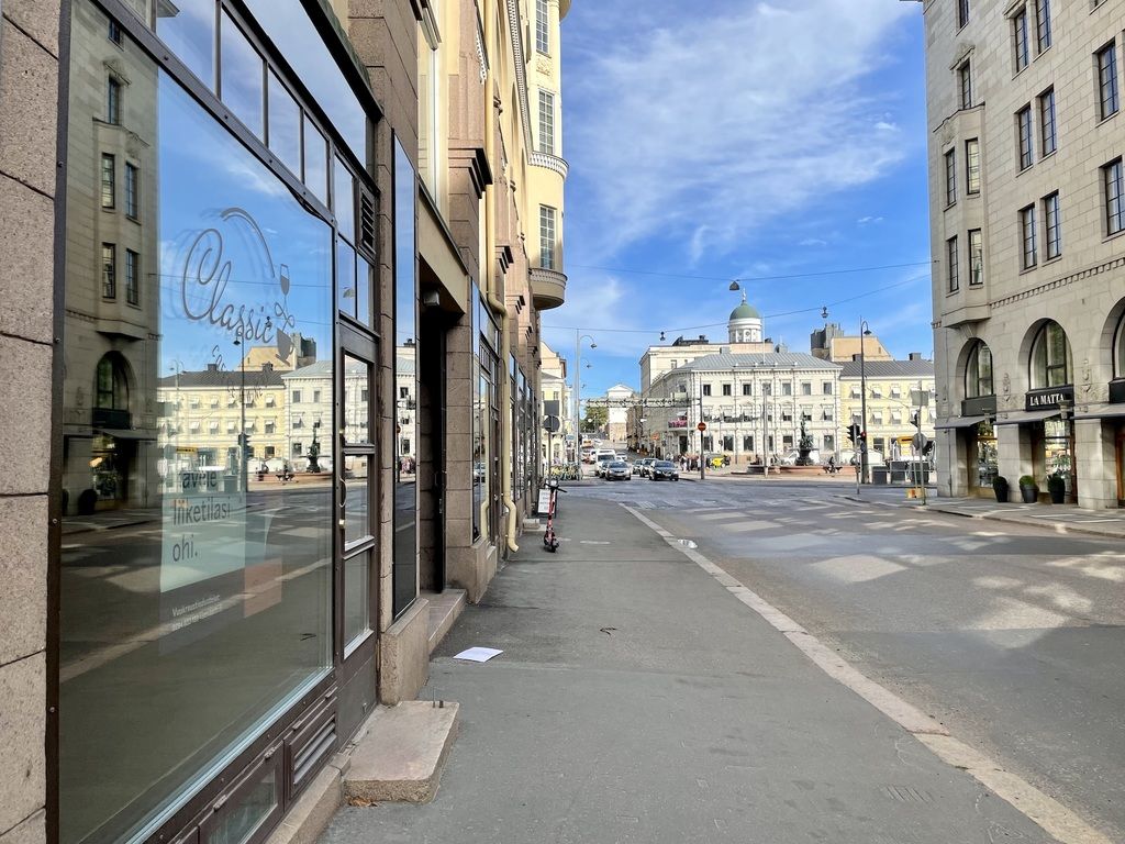 Katutason liiketilaa erinomaisella sijainnilla Helsingin keskustassa.

Tämä 53,5 m² myymälätila sijaitsee kiinteistön ka...