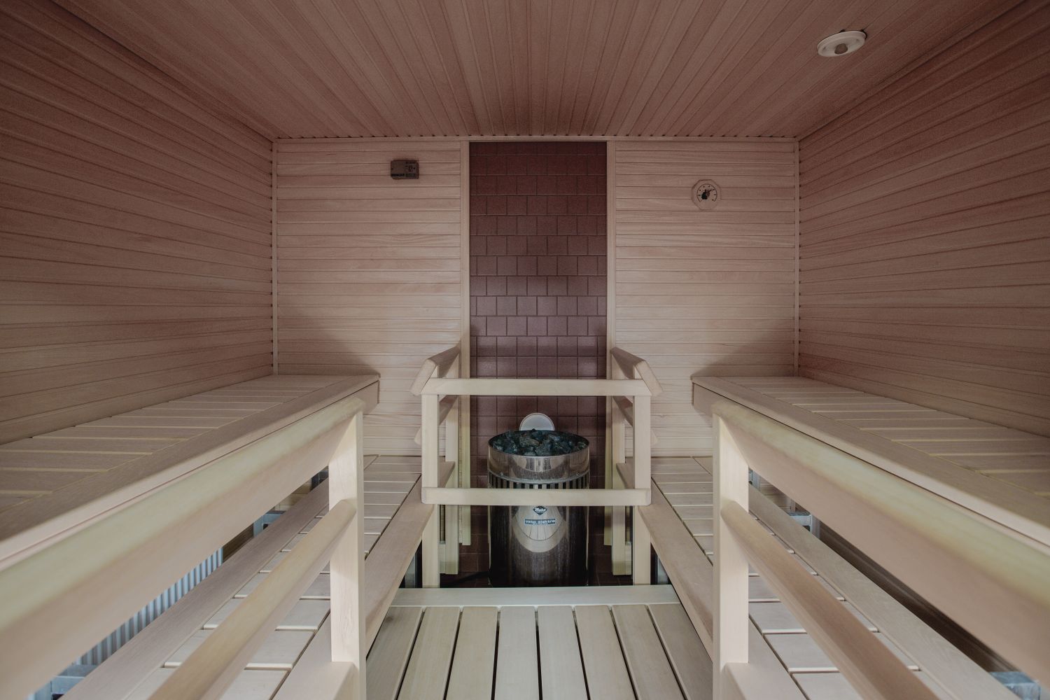 Rakuunakasarmi sisäkuva, saunatila yläkerrassa vuokralaisten yhteiskäytössä