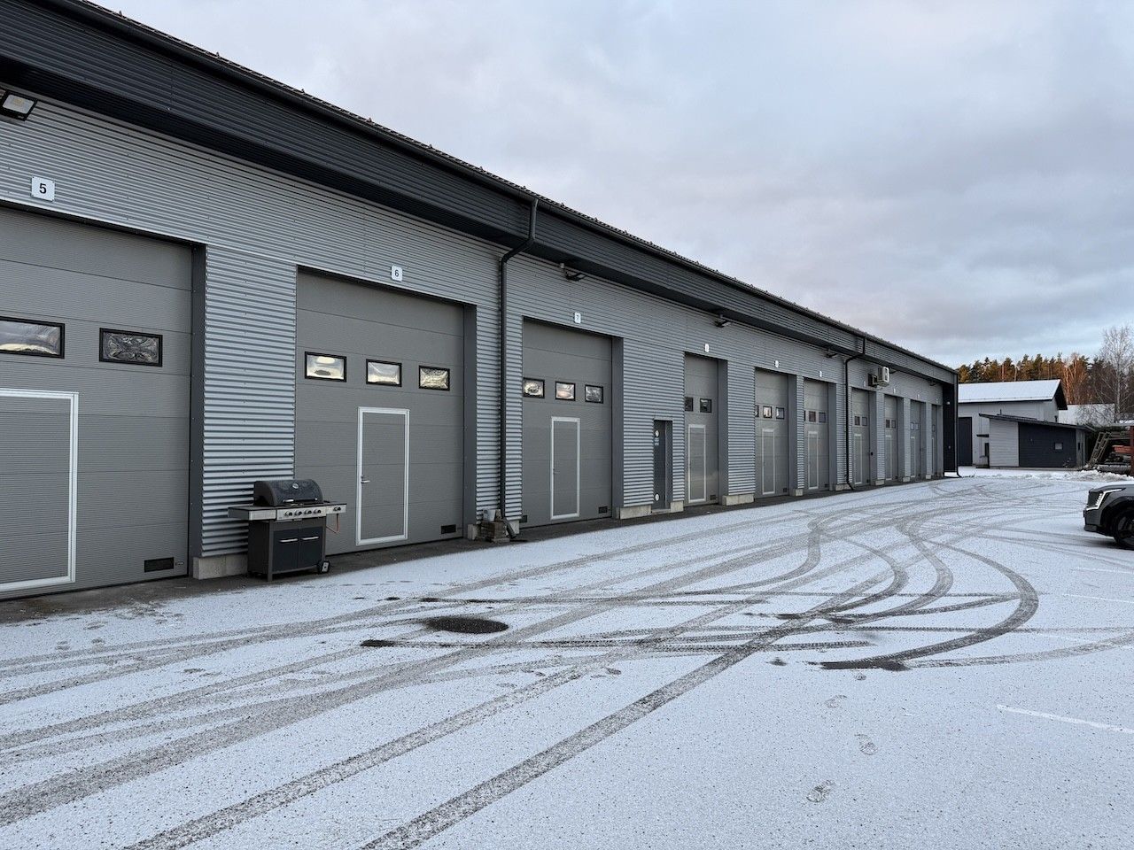 Myydään tai vuokrataan uudenveroinen talliosake, joka soveltuu loistavasti varasto- tai harrastetilaksi. Kohde on valmistunut vuonna 2021 ja on täysin muuttovalmis. Sijainti on Kaarinan Krossin alueella, hyvien kulkuyhteyksien varrella.Keskeiset ominaisuudet:Korkealaatuinen parvitila: Osa tilasta...