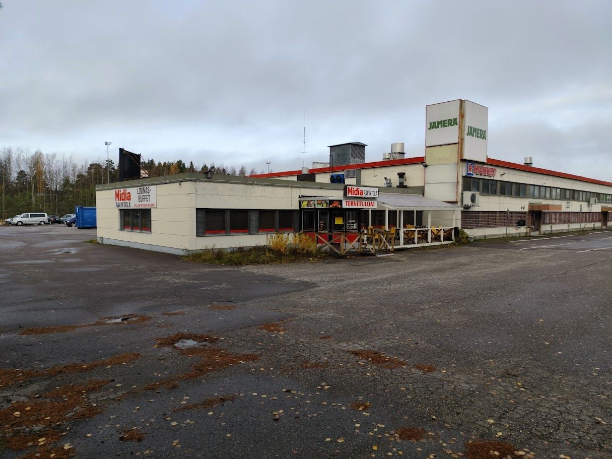 Launeen alueella on juuri vapautunut entinen ravintolatila. Tilassa on täydellinen keittiövalmius. Tilan ravintolasalit on remontoitu vasta äskettäin erittäin siisteiksi. Sijainti on osoittaunut haasteelliseksi varsinaiselle  ravintolatoimijalle, mutta voisi sopia erittöin hyvin esim catering/vast...