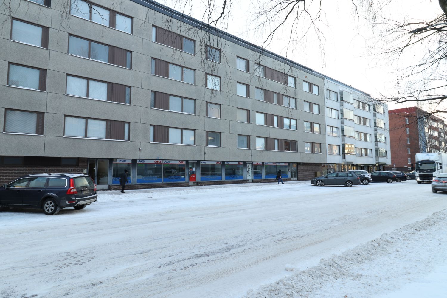 Katutason liiketila Oulun keskustan läheisyydestä – loistavalla sijainnilla, oma tontti!Oulussa Heinäpäässä sijaitsevan Isokatu 73:n katutasossa avautuu erinomainen liiketoimintamahdollisuus. Liiketilat sijaitsevat vilkkaan kadun varrella ja tarjoaa näkyvyyttä ja saavutettavuutta hyvien kulkuyhtey...