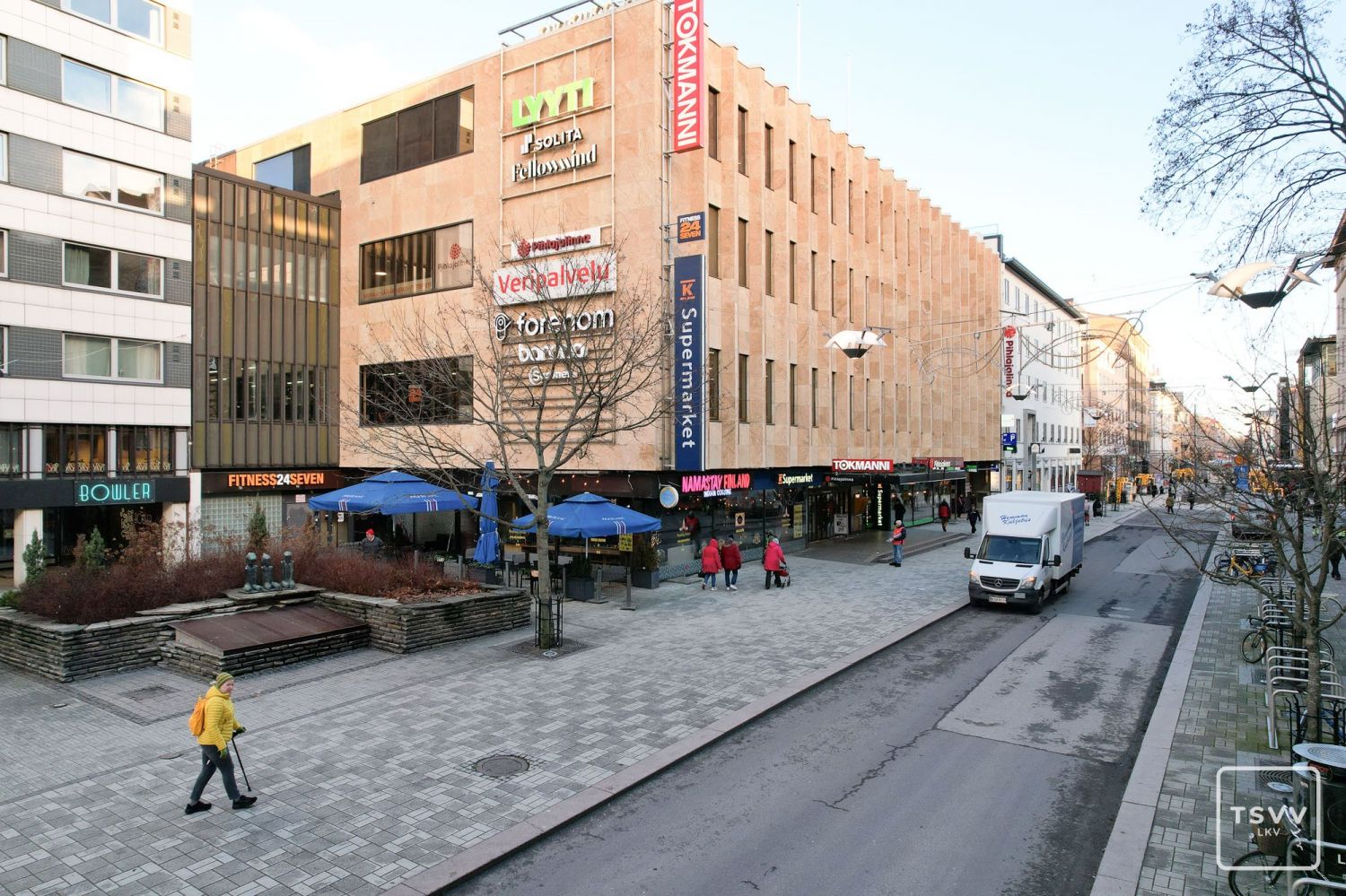 Toimistotilaa Turun keskustassa, Kivikukkarossa..Yliopistonkatu 29:ssä, Turun keskustassa, sijaitsee upea liiketila, joka tarjoaa erinomaiset näkymät ja mahdollisuuden luoda menestyvän liiketoiminnan sydämessä Varsinais-Suomea. Tämä kaupallinen kiinteistö on ihanteellinen valinta yrittäjälle, joka...