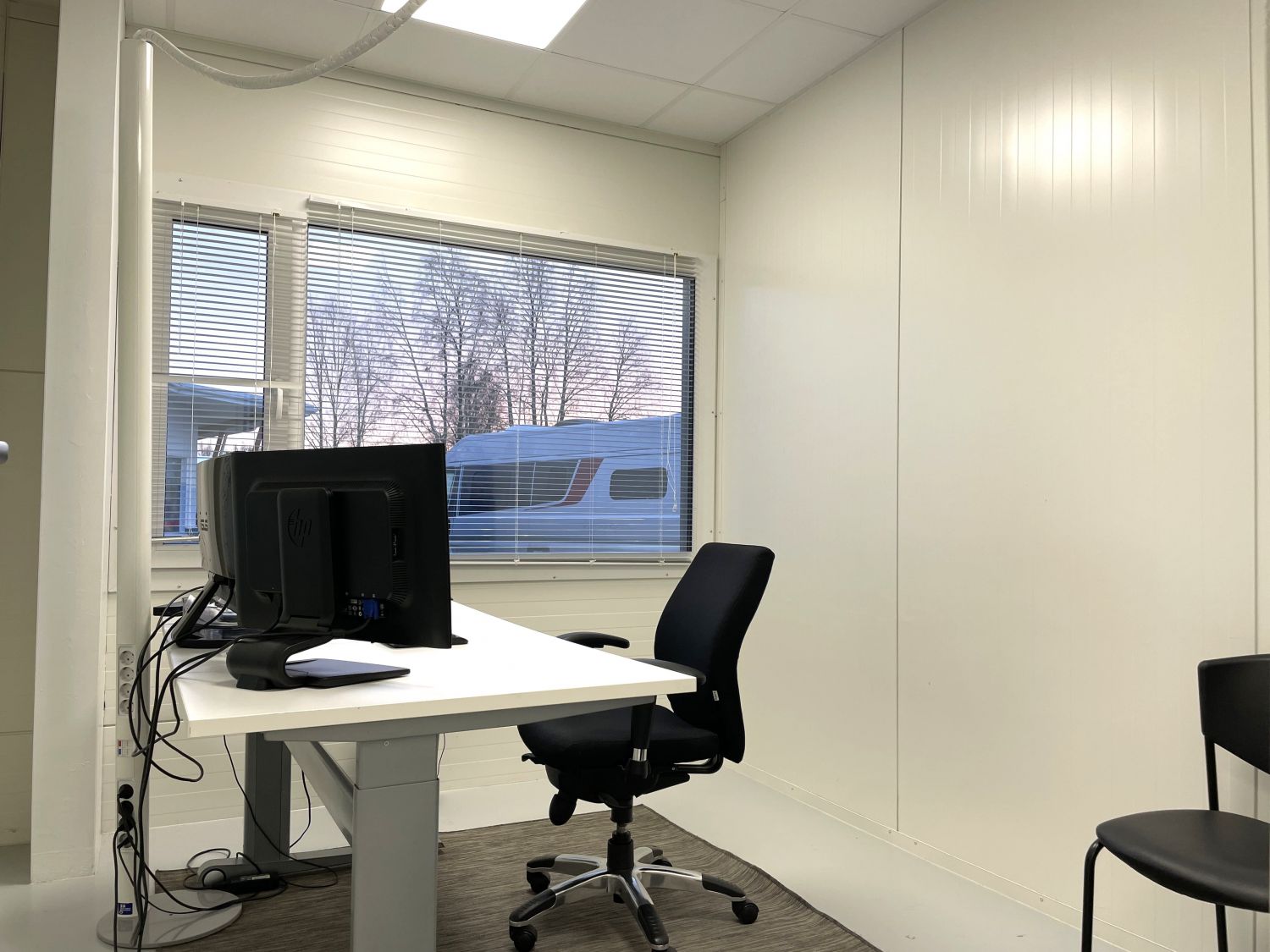 Toimistohuoneita (noin 9m2) yhteensä 8kpl