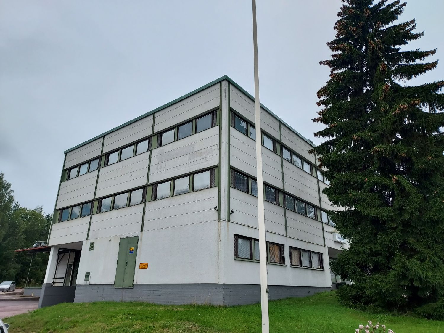 Tuotanto-/varasto- ja toimistotilaa hyvällä sijainnilla Konalassa!