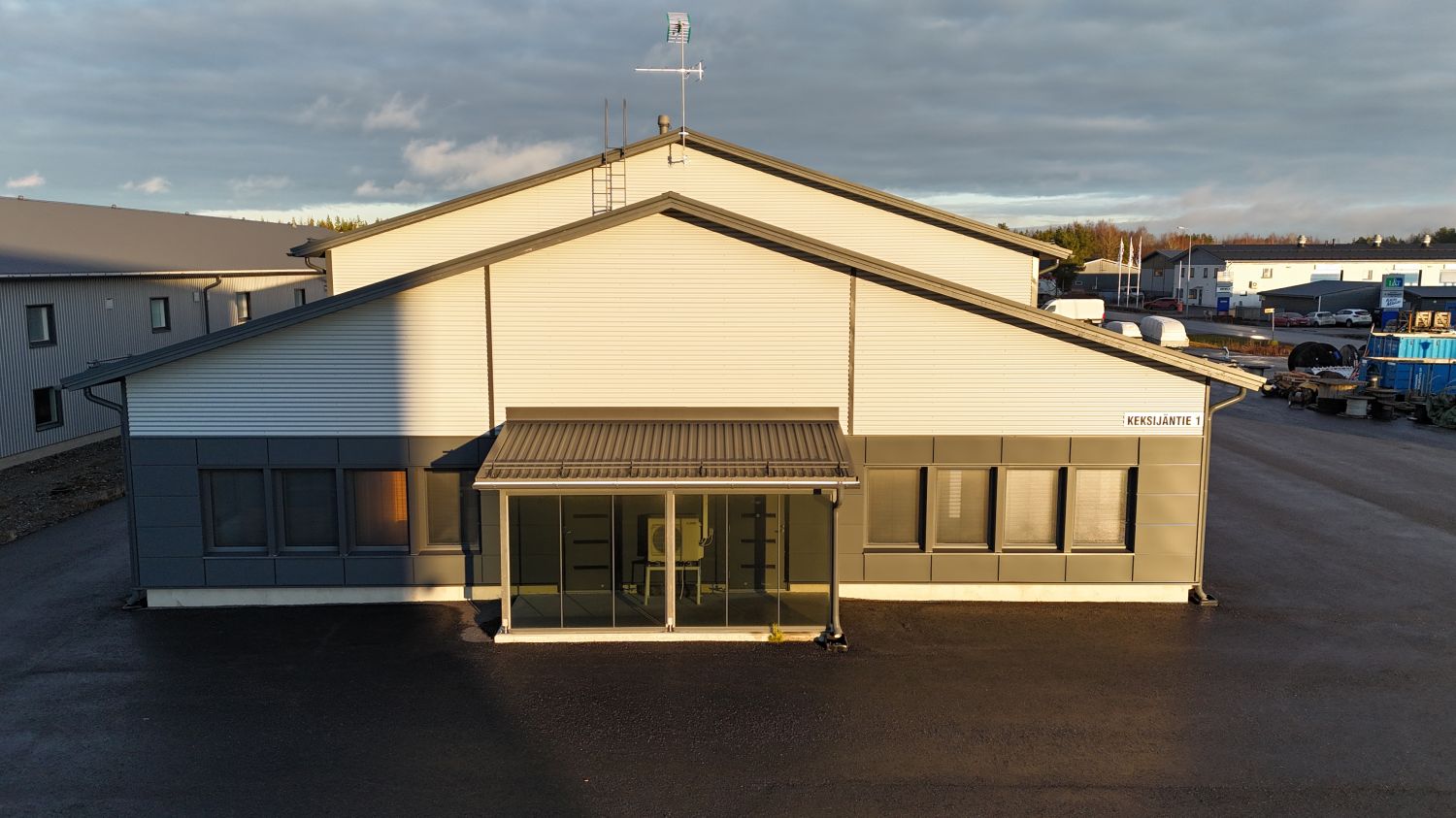 Julkisivu ja sisäänkänti