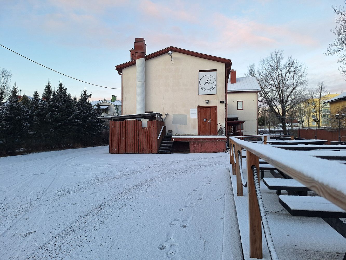 Vuokrataan toimisto- tai moneen soveltuvaa toimitilaa Sipoosta! Vuokra 999€/kk (alv0%)