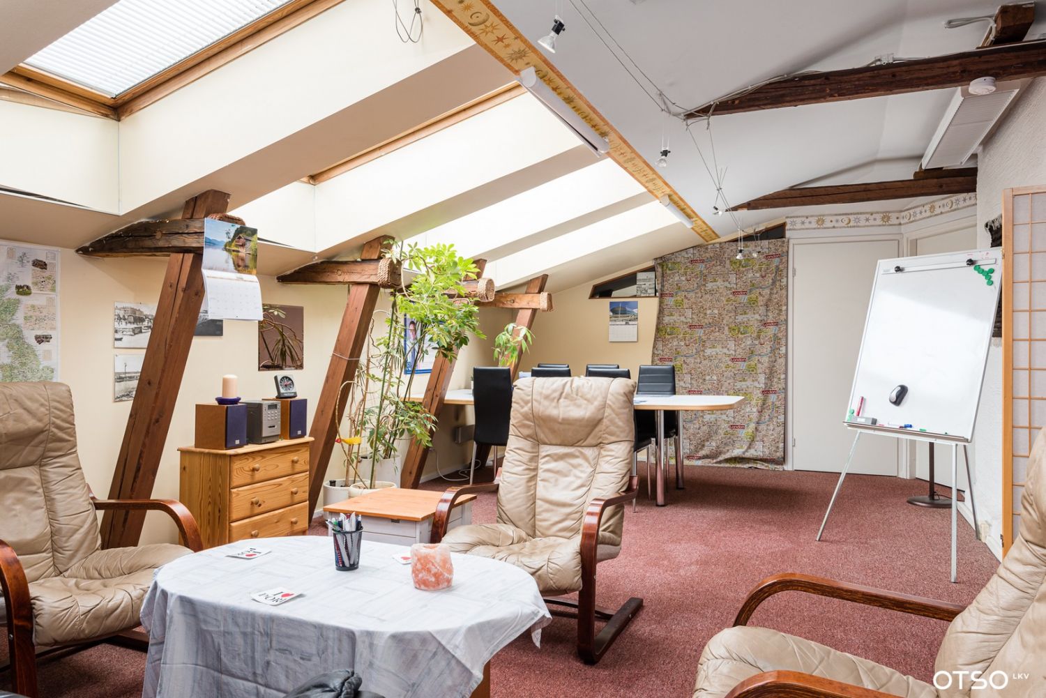 Haluatko omistaa palan Kivi-Poria ja saada sijoituksellesi erittäin hyvän tuoton? Tai tarvitsetko tyylikkään toimiston, mutta haluat olla osana lämminhenkistä yrittäjäyhteisöä? Jos vastaa kyllä, tutustu tähän kohteeseen. Se on persoonallinen, valoisa ja inspiroiva ullakkotoimisto saneeratussa kivi...