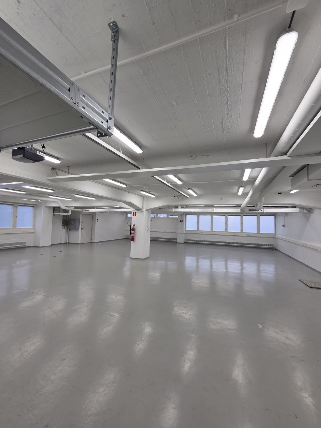 Helsingin Pitäjänmäessä sijaitseva 302 m² kokoinen varastotila tarjoaa toimivan ja helposti saavutettavan ratkaisun mone...