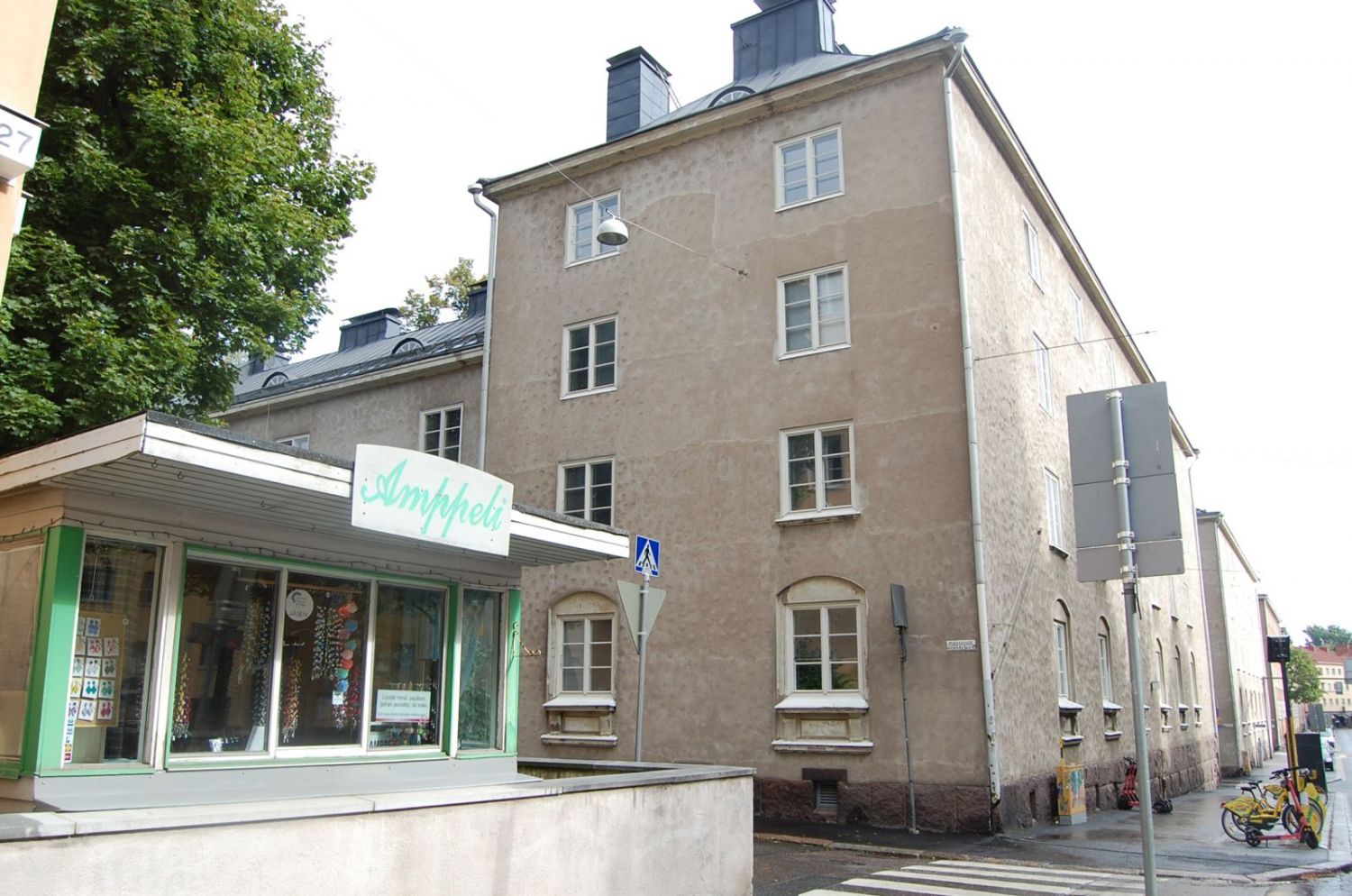 Viehättävä hyväkuntoinen myymälähuoneisto