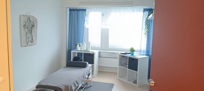 Tila sopii esimerkiksi työhuoneeksi hierojalle