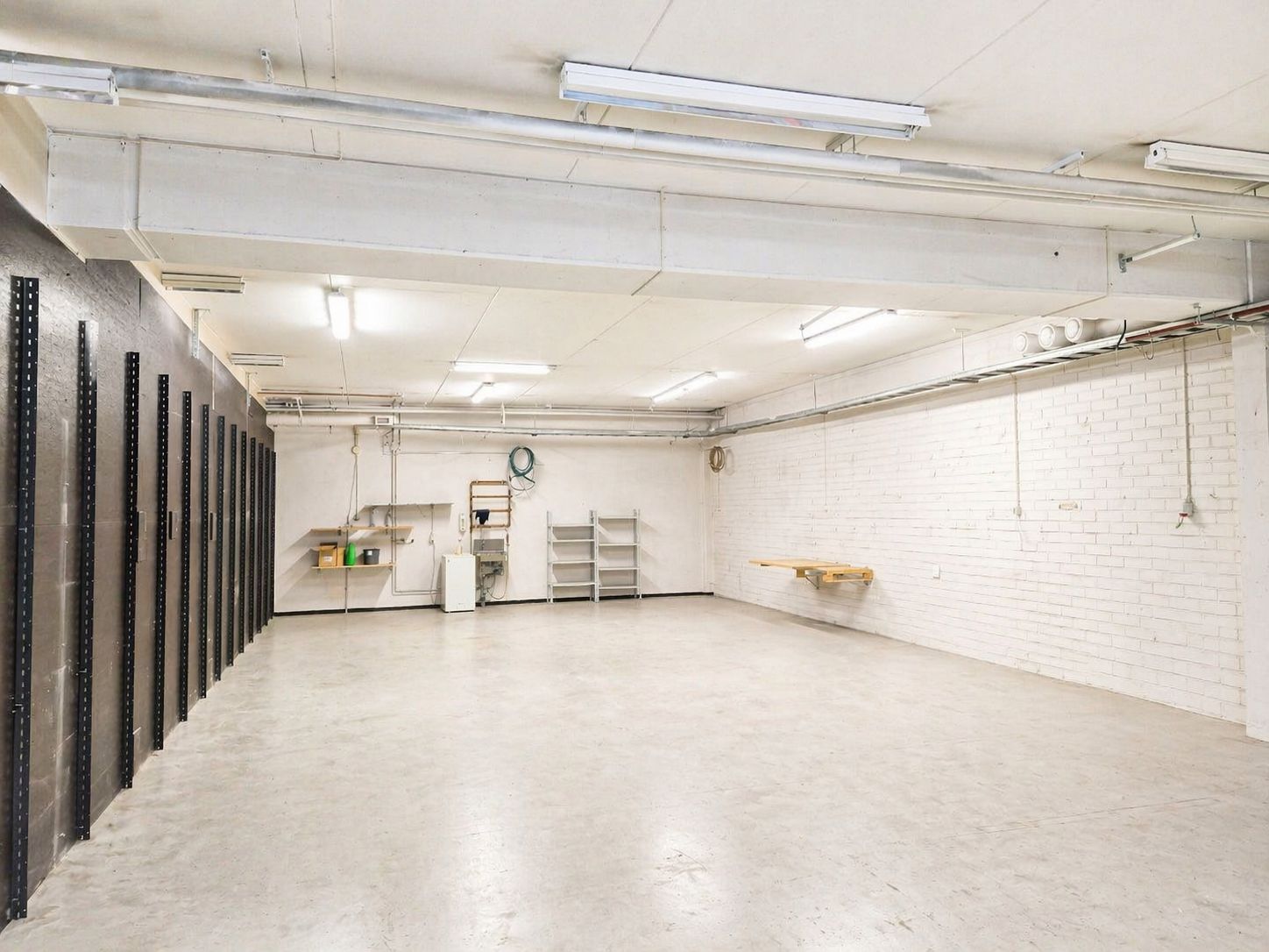 Fiksua toimi- ja varastotilaa palveluiden sydämessä