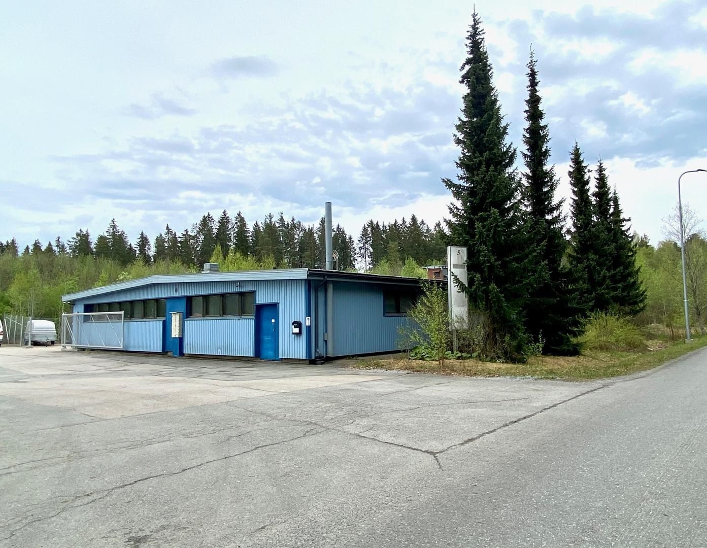 Myydään teollisuuskiinteistö Tampereen Raholassa