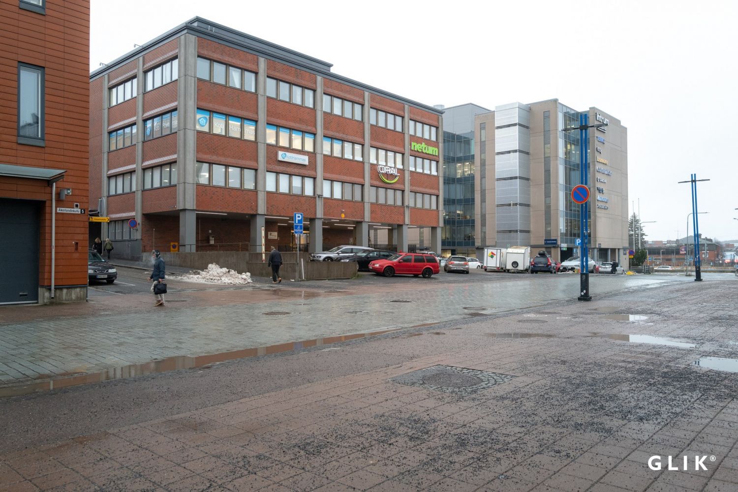 Toimitilaa vuokralle Tampereen sydämessä, Tullin alueelta. Modernillä tyylillä, vuonna 2020 kattavasti remontoitu toimistohuoneisto. Muunto joustavaa toimitilaa. On erillisiä huoneita, avotilaa sekä ryhmätyötiloja. Tässä huoneistossa on myös erilliset turvaluokitellut työtilat. Huoneisto sijaitse...