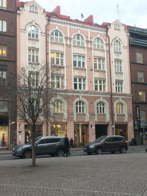 Edustavaa toimistotilaa hyvällä sijainnilla Helsingin Kampissa. 

Vuokrattava tila on kooltaan 120 m², ja se sijaitsee k...