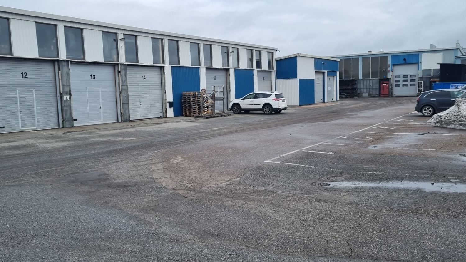 Varasto/tuotantotila Raisiossa.