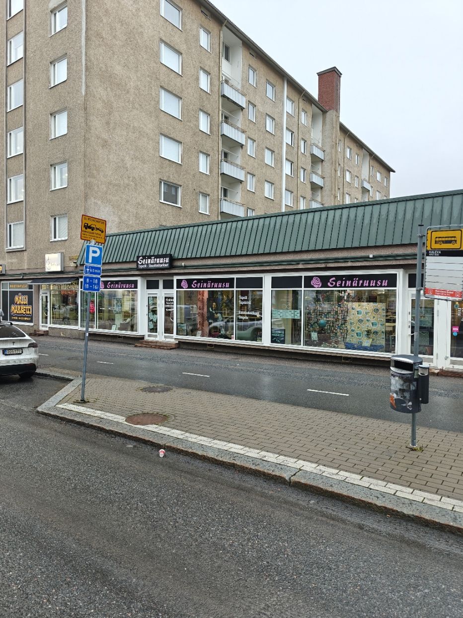 LIIKETILAA NÄKYVÄLLÄ PAIKALLA, RATIKKAPYSÄKIN KOHDALLA!!