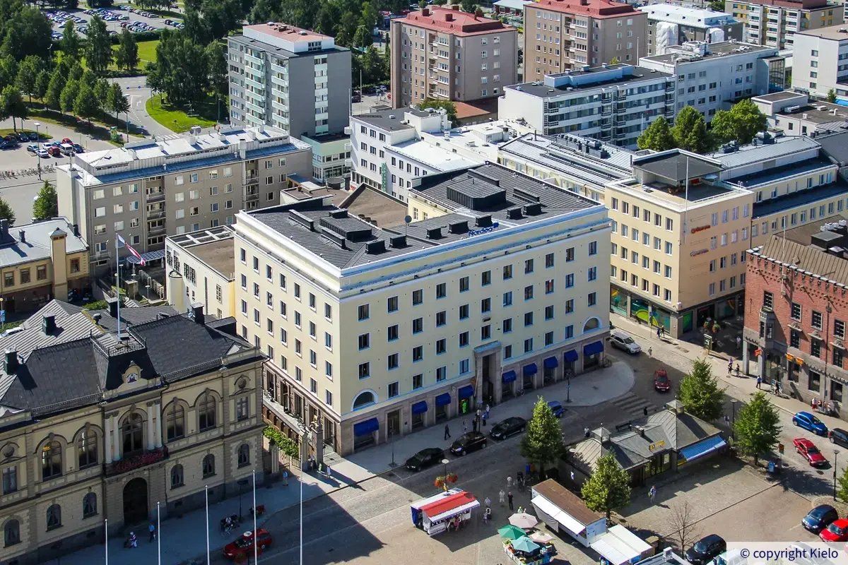 Kauniissa arvokiinteistössä, Hämeenlinnan torin laidalla vapautunut 4.krs siisti ja valoisa toimistotila. Kiinteistön ki...