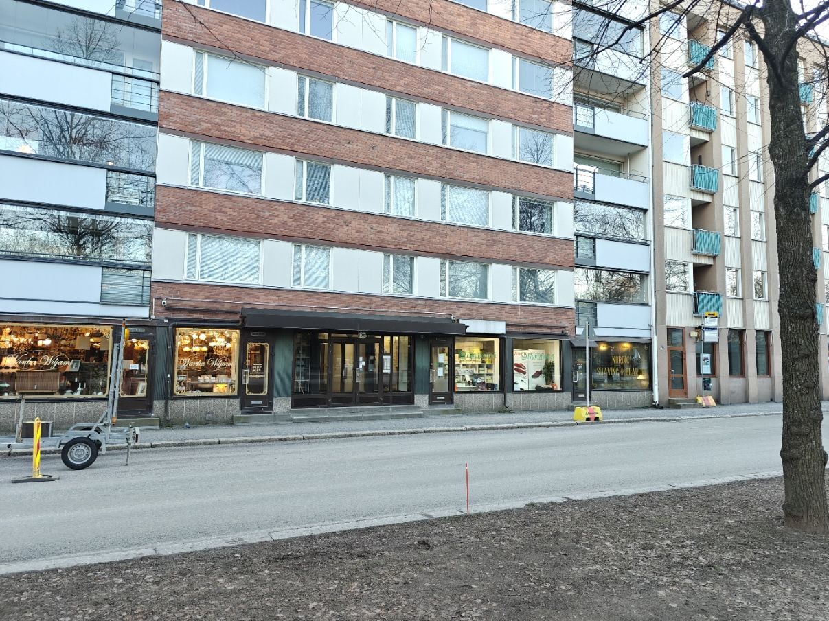 HYVÄ JA NÄKYVÄ LIIKETILA KESKELLÄ KAUPUNKIA!