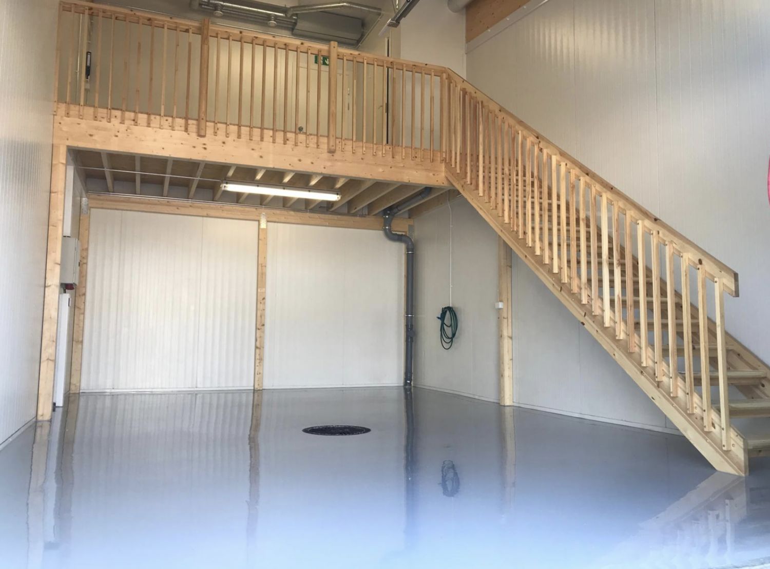 Työ- tuotanto, varastotila. Hyvien liikenneyhteyksien varresta Kirkkonummella.