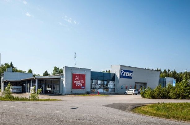 Vuokrattavana katutasossa huonekaluliike Jyskin seinänaapurissa sijaitseva siisti ja toimiva liiketila. Toimivat huoltotoiminnot, kuten lastausalue, sijaitsevat kiinteistön takaosassa. Tilan jakaminen on mahdollista suunnitella tapauskohtaisesti.Liiketilojen vuokraus ja tiedustelut: C&W Retail Ser...