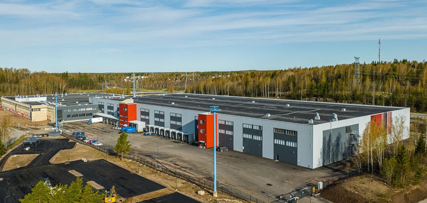 Varasto- ja logistiikkatilaa vuokrattavana yhteensä n. 7021 m². Tilan korkeus 8 m. Lastauslaiturilla on 55 pari/nosto-ovea.    Vuokrattavaa tilaa Kehä III:n ja Vihdintien risteyksessä. Tavara liikkuu tehokkaasti pääteille, Vuosaaren satamaan ja Helsinki-Vantaan lentokentälle, jonne on vain 15 minu...