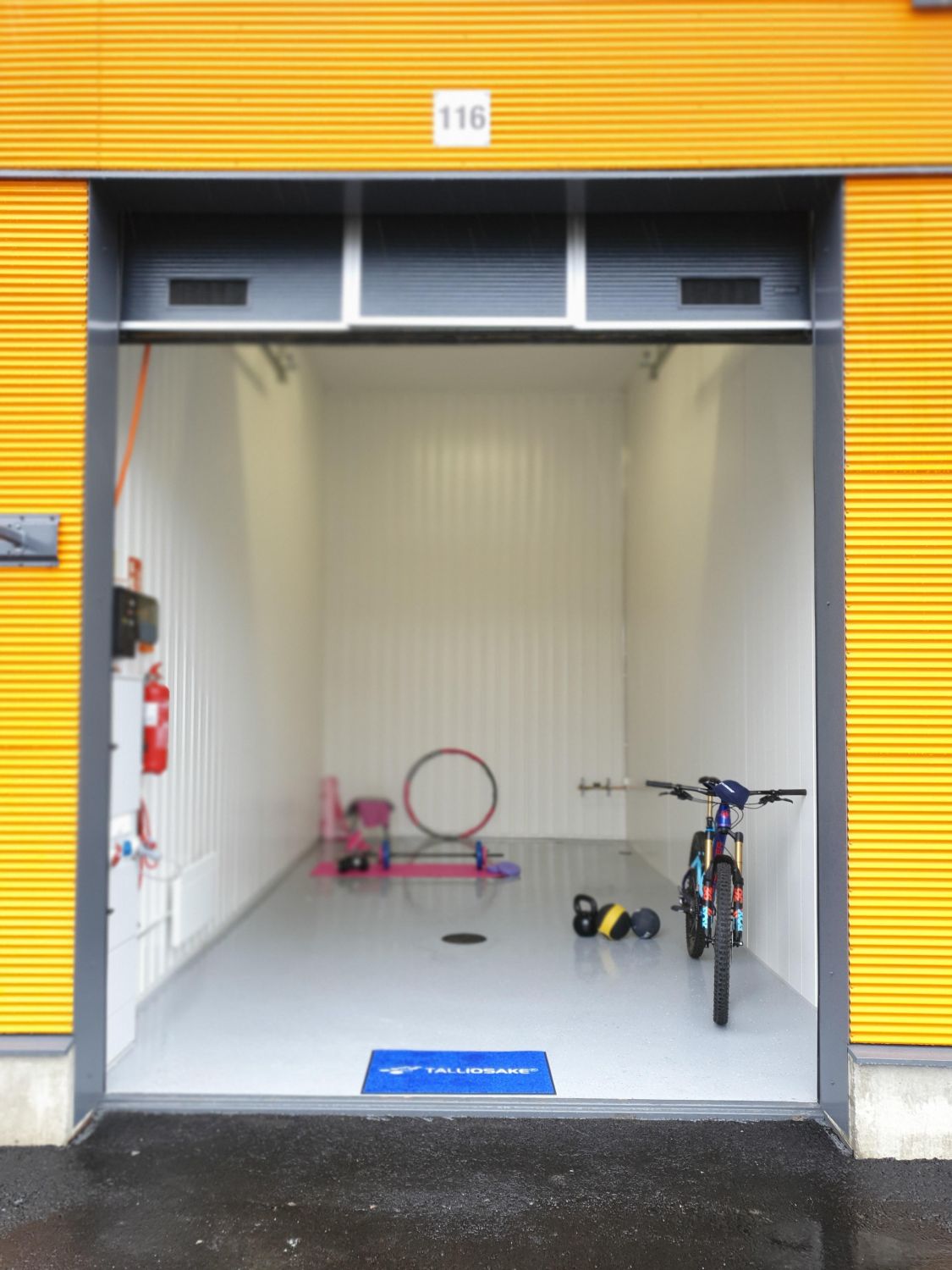 Tikkurilan Talliosakkeelta monikäyttöinen päätyvarasto, autotalli, harraste-, toimitila 116.