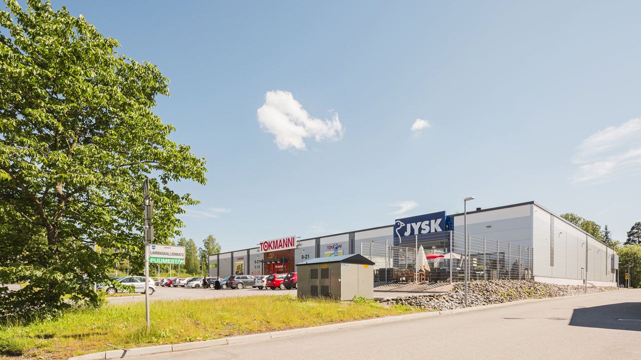 Keravan Peltomäenkatu 2–4:ssa vapautuu pian 1349 m² liiketila, joka tarjoaa erinomaiset puitteet kaupalliselle toiminnalle. Kiinteistö sijaitsee keskeisellä paikalla Keravalla, hyvien kulkuyhteyksien varrella ja houkuttelee asiakasvirtoja jo valmiiksi – kiinteistössä toimii Tokmanni, joka tuo alueel...