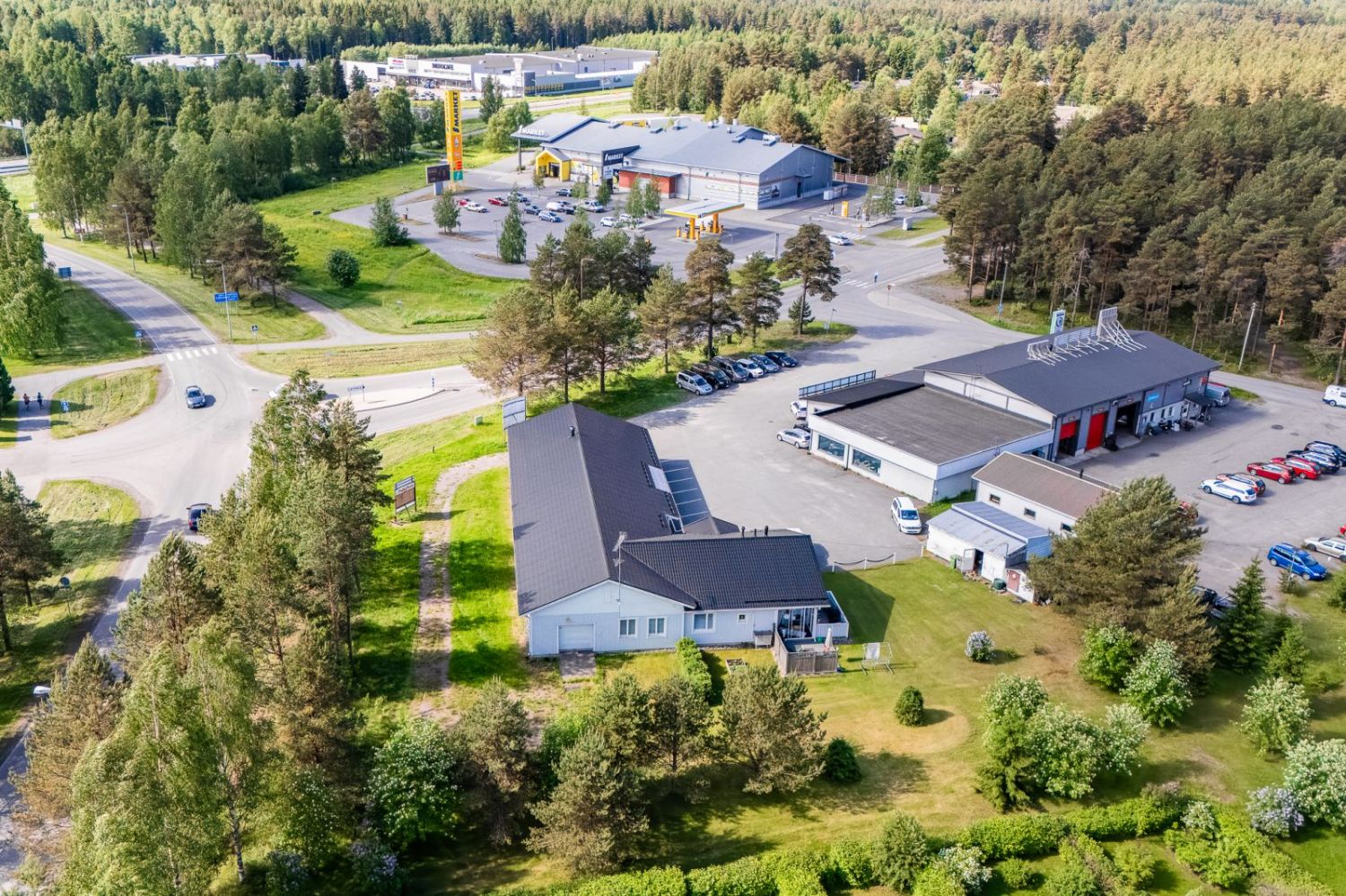Monipuoliset liiketilat Pattijoelta