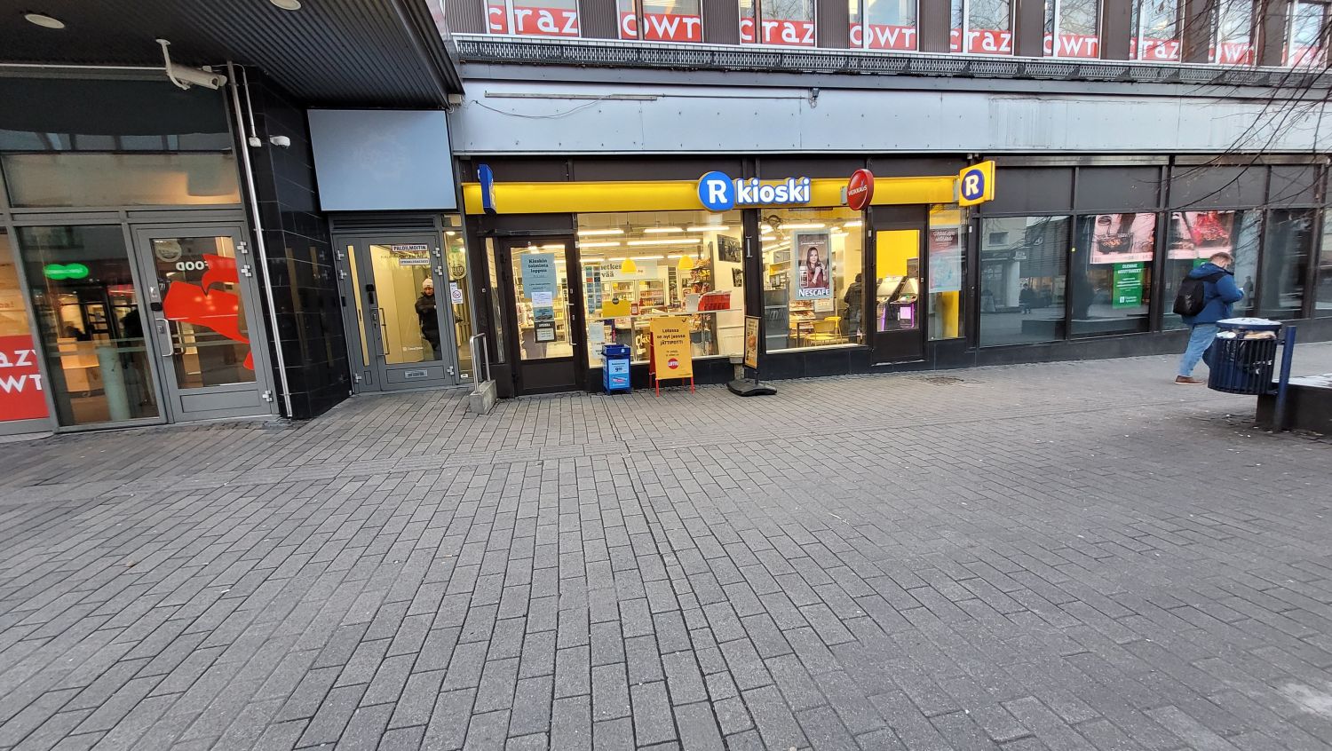 Vanha R-Kioskin liiketila, vastapäätä Ravintola Revolutionia