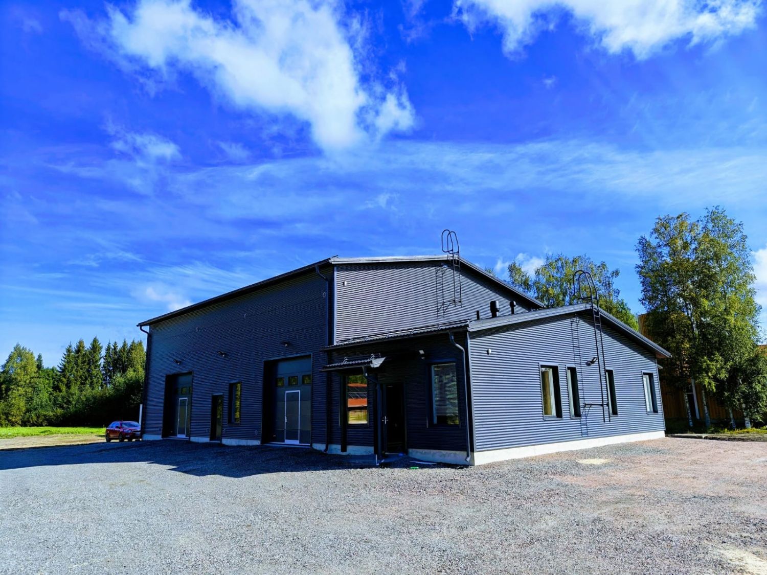 Vuokrataan uutta hallitilaa loistavalta sijainnilta läheltä Tyrnävän keskustaa! Uudet tilat eli Kiinteistö Oy Business Park Tyrnävä on valmistunut syksyllä 2025 hyvien kulkuyhteyksien varrelle. Tänne on helppo kulku niin isoilla ja pienemmilläkin ajoneuvoilla kuin kevyenliikenteen välineillä tai k...