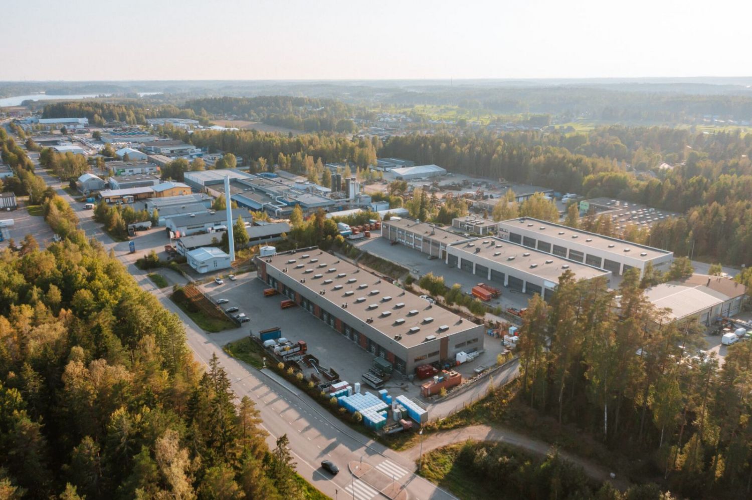 Vuokrattavana 1 967 m² modernia ja joustavaa logistiikkatilaa Espoon Juvanmalmin alueella.  Vuonna 2017 valmistunut nykyaikainen logistiikkakiinteistö tarjoaa erinomaiset puitteet tehokkaaseen toimintaan. Rakennuksessa on toimistotilat eteläpäädyssä sekä läpiajettava halli, jonka sivuilla on useit...