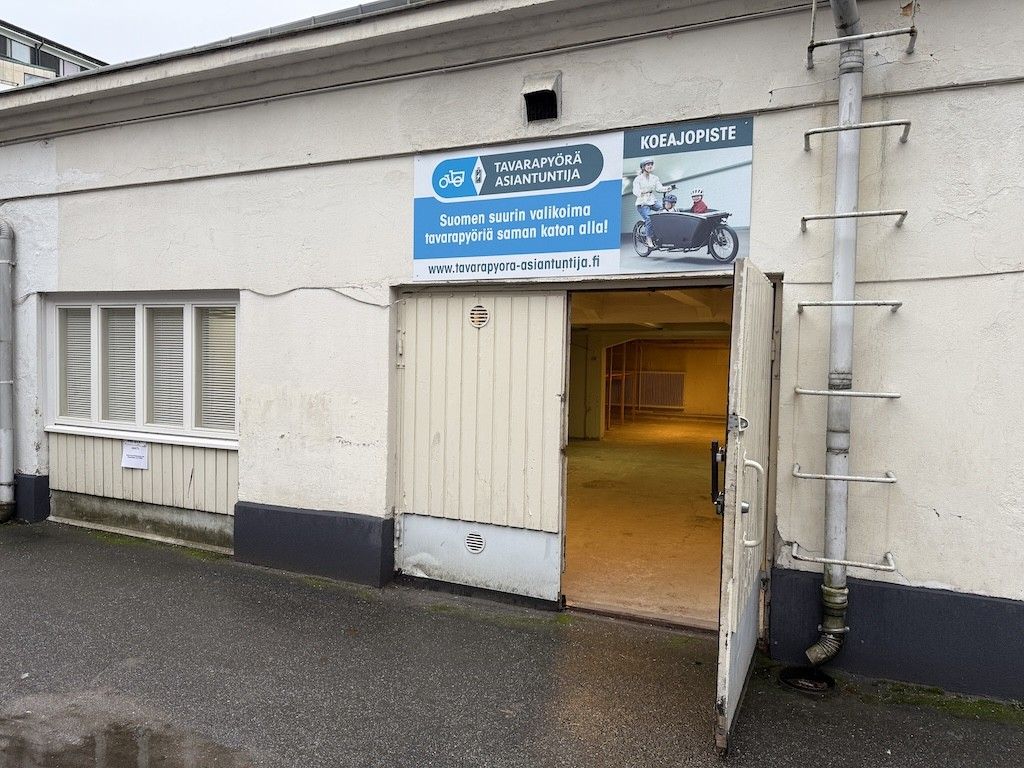 Autotalli/Varastotila 90 m² Turun Ydinkeskustassa
Vuokrattavana monikäyttöinen 90 neliömetrin tila Turun ydinkeskustassa...