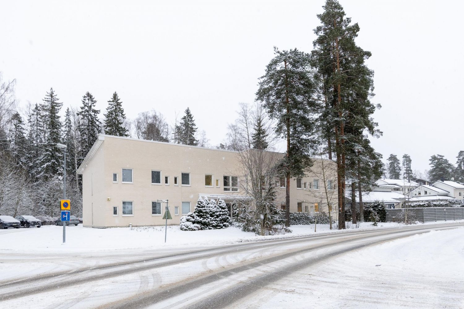 Kehityskohde potentiaalia, erinomainen mahdollisuus rakentajalle tai kiinteistökehittäjälle!

Nöykkiön rauhallisella ja ...