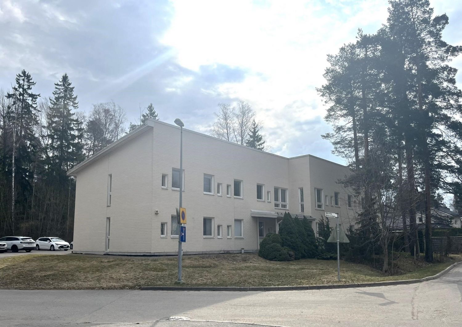 Kehityskohde potentiaalia, erinomainen mahdollisuus rakentajalle tai kiinteistökehittäjälle!Nöykkiön rauhallisella ja pientalovaltaisella alueella sijaitseva 3 650 m² vuokratontti tarjoaa loistavat edellytykset uudelle hankkeelle. Tontti on mahdollista lunastaa omaksi hintaan 345 000 €.Nykyinen...