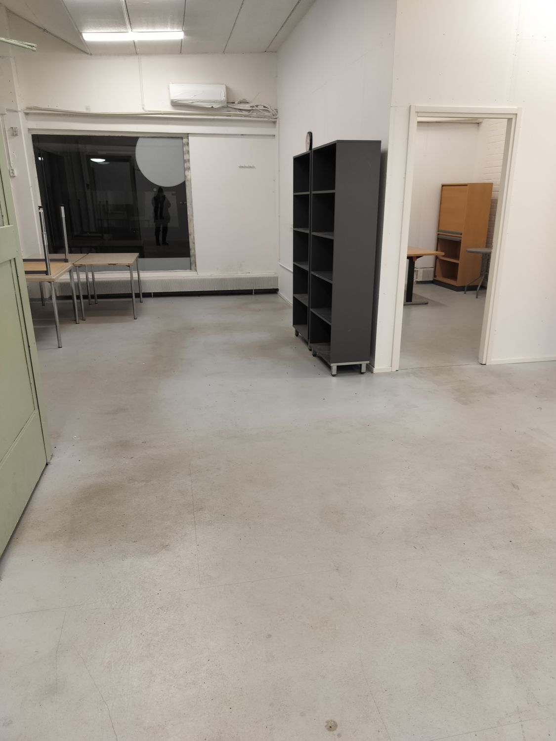 Isompi tila kadunpuolella