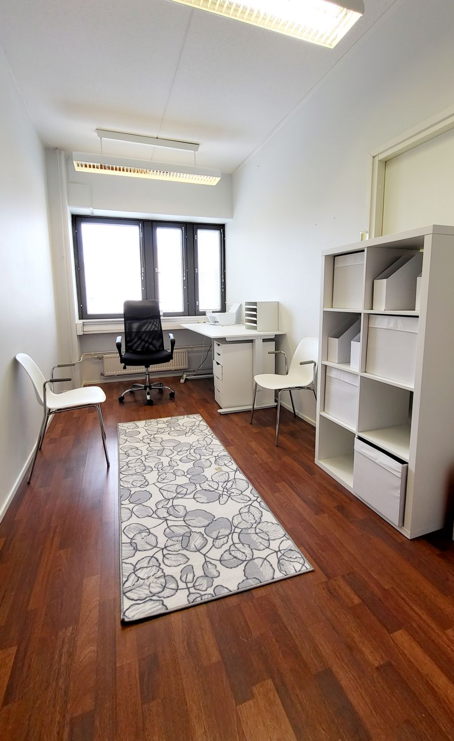 Vuokrataan 12 m2 toimisto-/liikehuone toimistohotellista Kannelmäen Sitratorilla Kanneltalon vastapäätä. Huoneisto sijai...