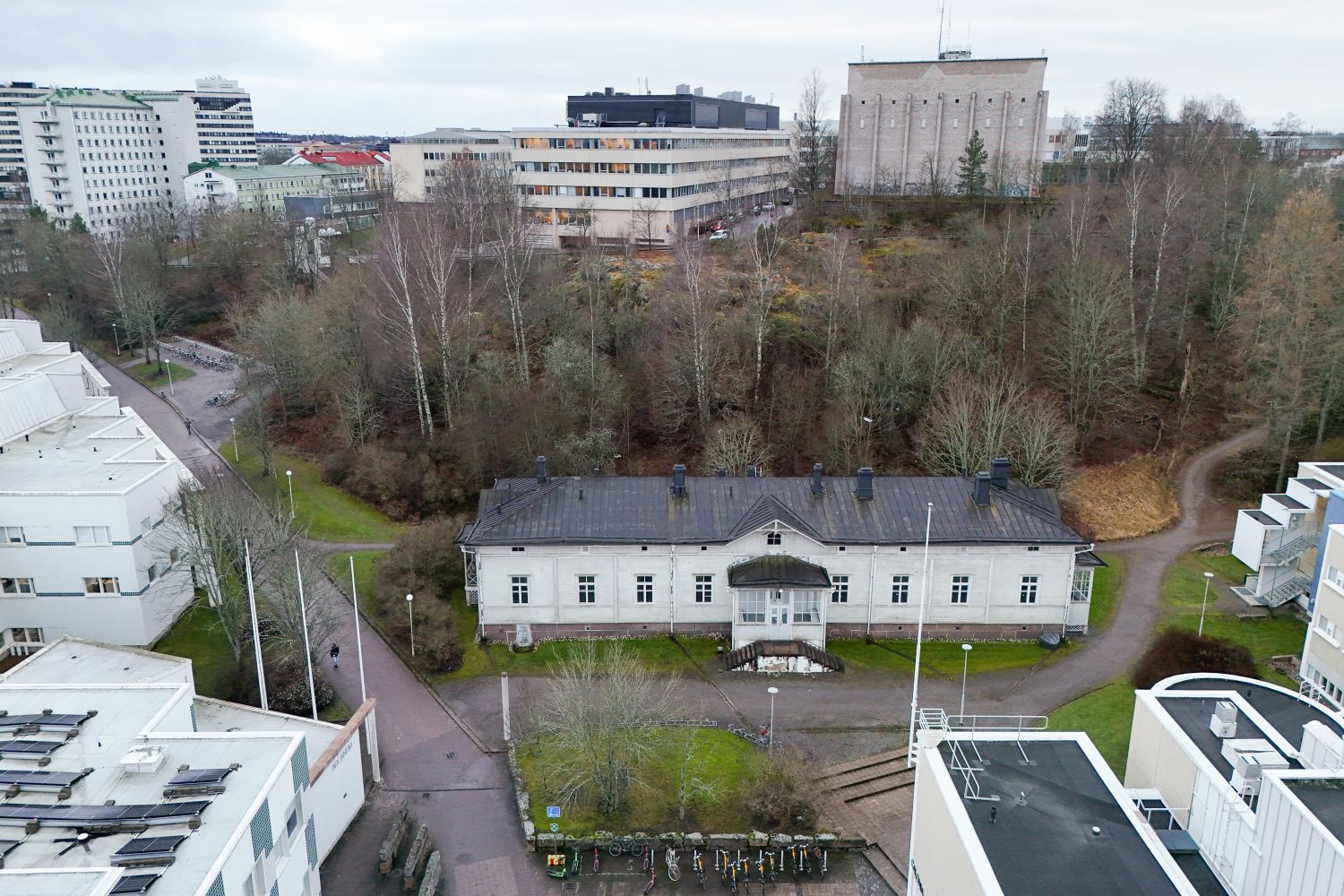 Tunnelmallista toimitilaa Turun yliopistomäeltäTarjolla on ainutlaatuinen toimitilakokonaisuus historiallisessa puutalossa Turun yliopistomäen kampusalueella, osoitteessa Arcanuminkuja 4. Tämä noin 405 m² perinteikäs rakennus tarjoaa viihtyisät ja toimivat puitteet yritykselle, joka arvostaa histo...