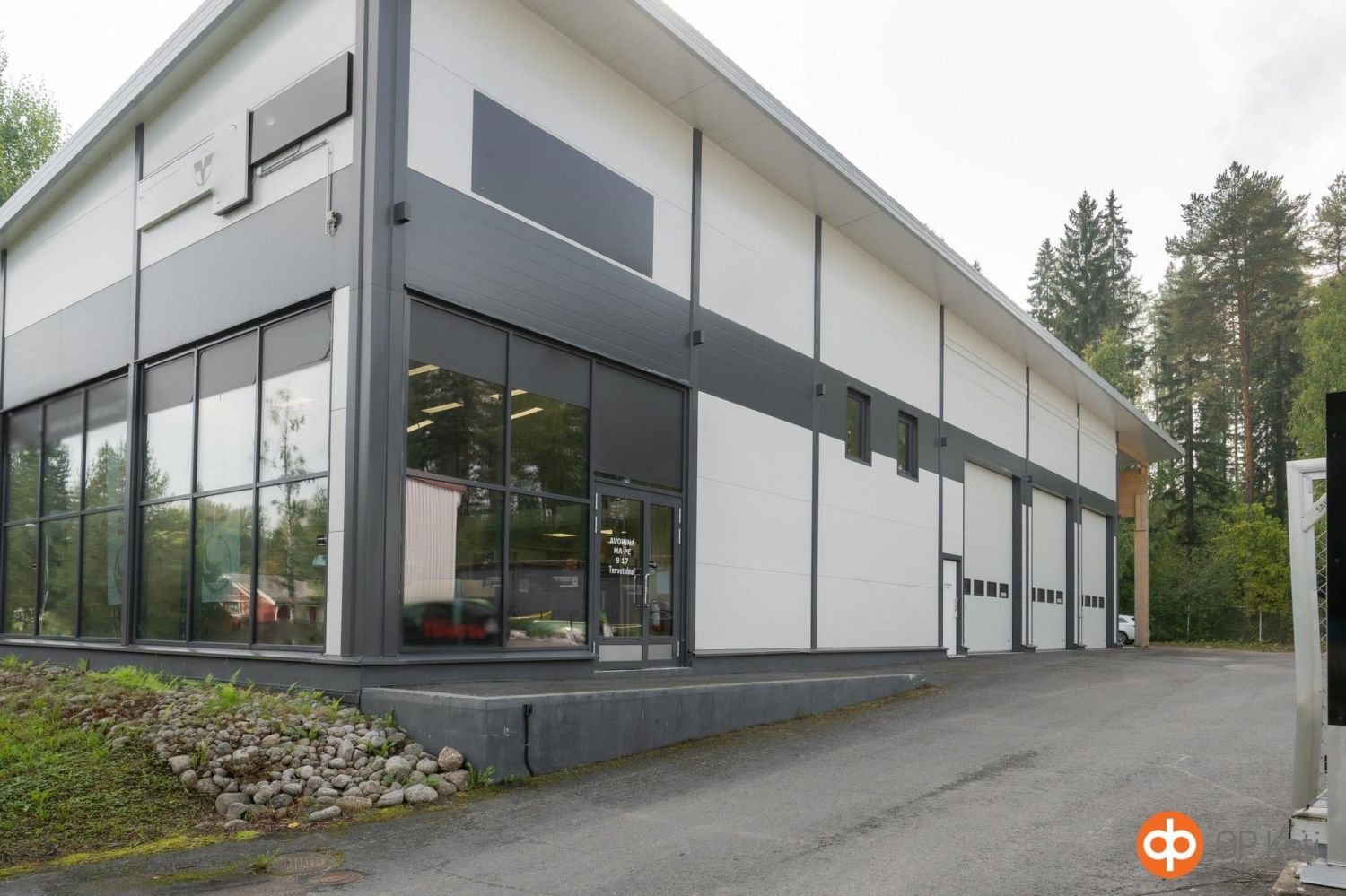 myymälärak julkisivu