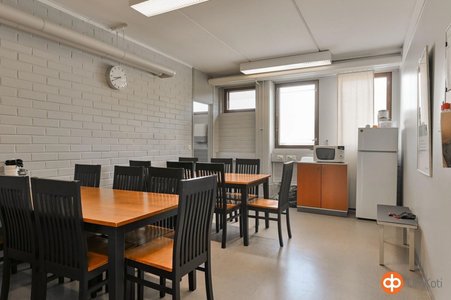 toimitilarakennuksen taukotila