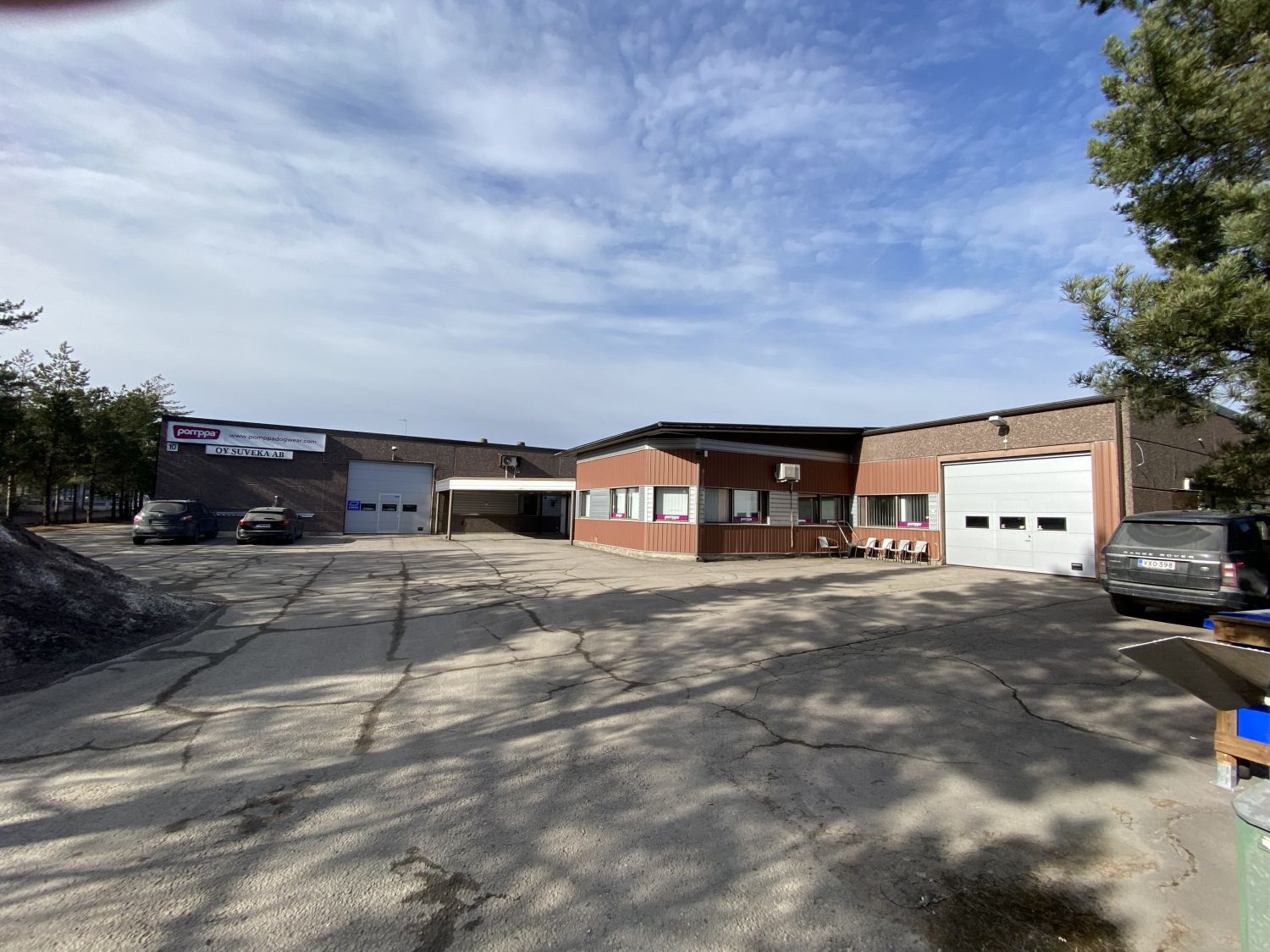 Myydään 1462 k-m2 tuotanto-varastokiinteistö 600m Tuusulanväylältä. Katso pohjakuva: www.jonne.fi