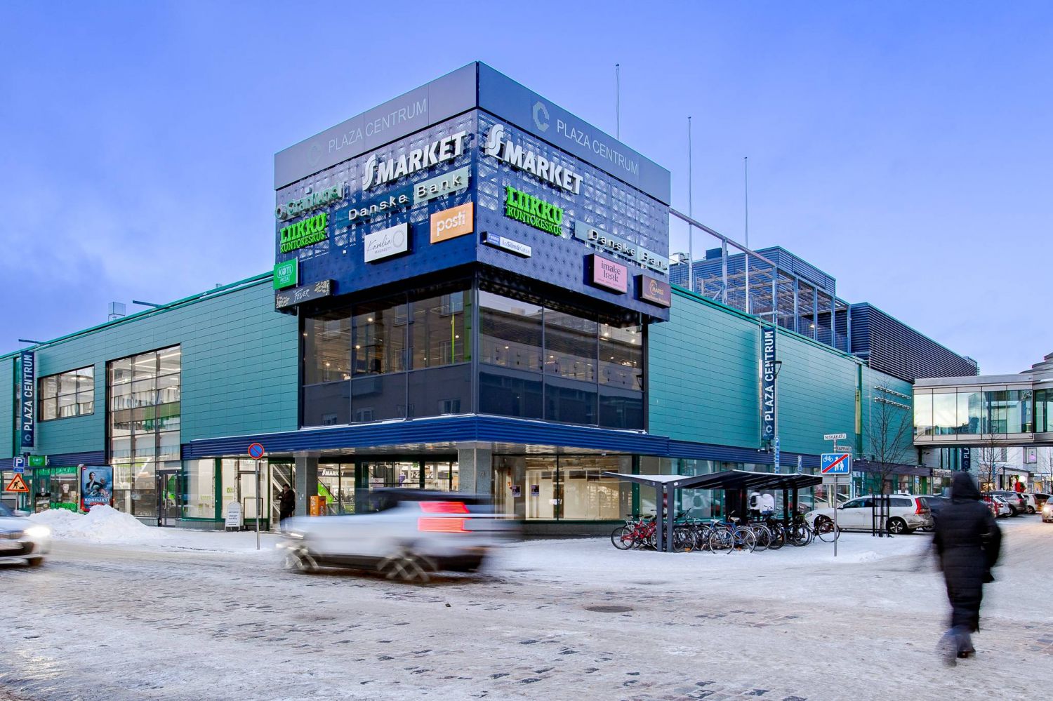Liiketila Plaza Centrum kauppakeskuksen sisäänkäynnin vieressä – 128 m² + 148 m²