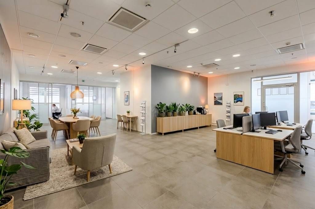 Liiketila Plaza Centrum kauppakeskuksen sisäänkäynnin vieressä – 128 m² + 148 m²
