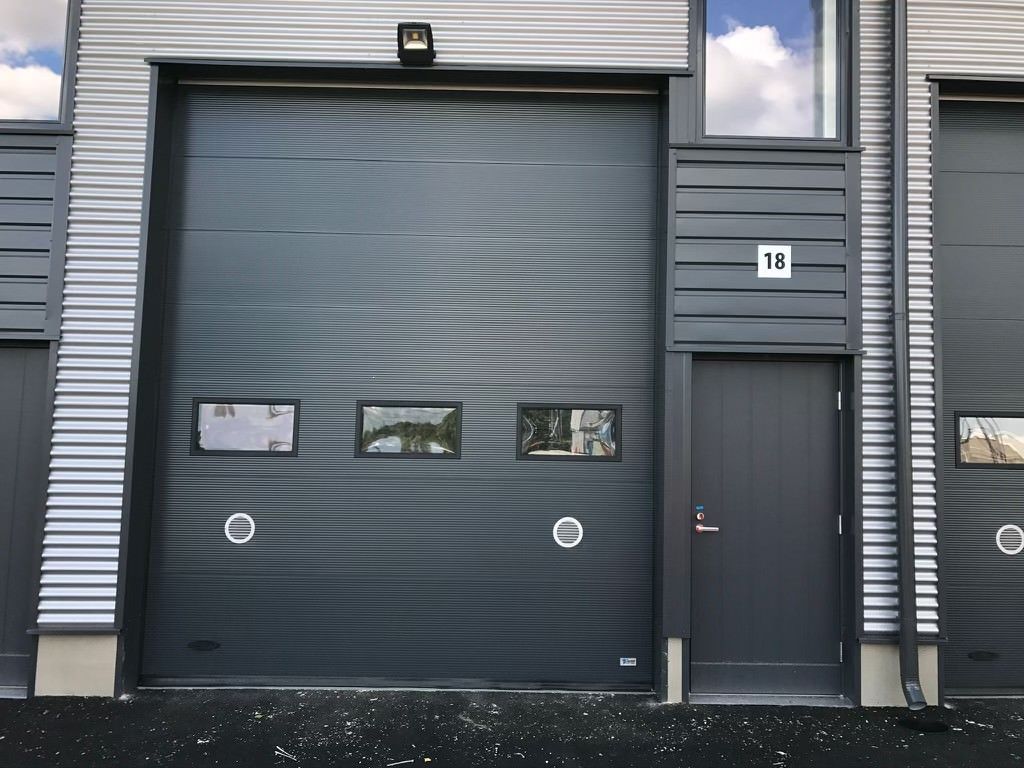 Hallitila / Autotalli 40,4m2 *Myydään valmiiksi vuokrattuna