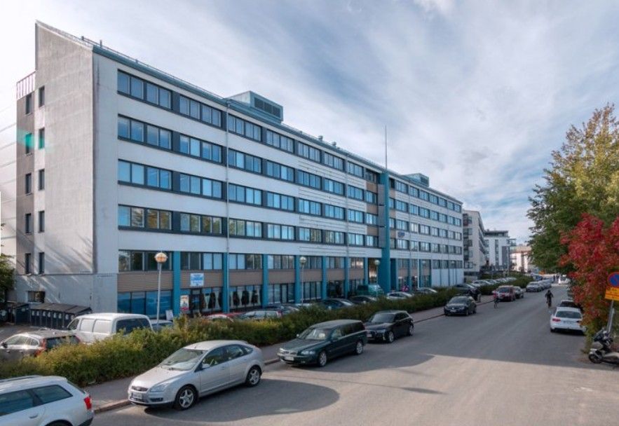 Vuokrattavana on pohjakerroksen tuotanto-/varastotila Helsingin Lauttasaaressa. Tämä toimitila eriytetään omaksi tilakseen nykyisestä, toisen vuokralaisen kanssa jaetusta tilasta. Helsingin Vattuniemenranta 2 on viihtyisä toimistotalo kauniilla paikalla meren rannassa Lauttasaaressa. Tilat tarjoavat...